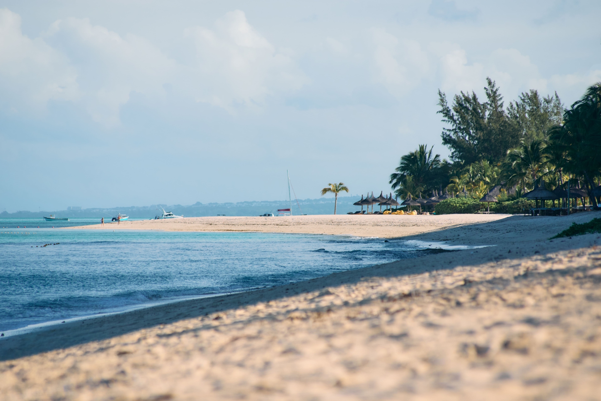 plage-le-morne-brabant-montagne
